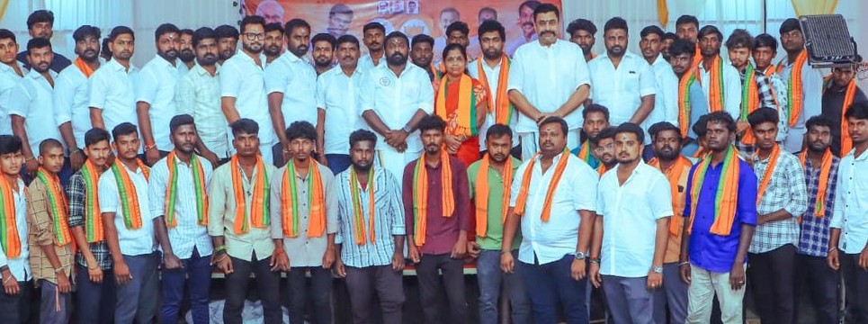 மாற்றுக் கட்சியினர் 100 பேர் பாஜகவில் சேர்ந்தனர்