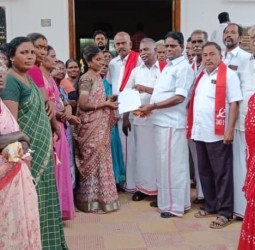 ரேஷன் கடை உள்ளிட்ட வசதிகள் கோரி மார்க்சிஸ்ட் கம்யூனிஸ்ட் கட்சியினர், தா.பழூர் ஊராட்சி ஒன்றிய அலுவலகத்தில் மனு