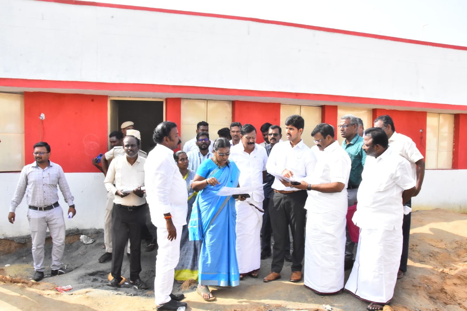 இலங்கை_தமிழர் மறுவாழ்வு மையத்தில் புதிதாக கட்டப்பட்டு வரும் 198 வீடுகளை அமைச்சர் நாசர், கலெக்டர் பிரதாப் ஆய்வு