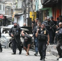 போலீஸ் அதிரடி நடவடிக்கை பிரேசில் போதைக்கும்பல் 121 பேர் சுட்டுக்கொலை -