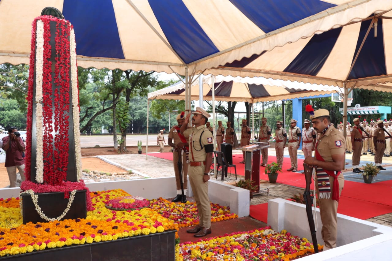 காவலர் வீரவணக்க நாள் அனுசரிப்பு