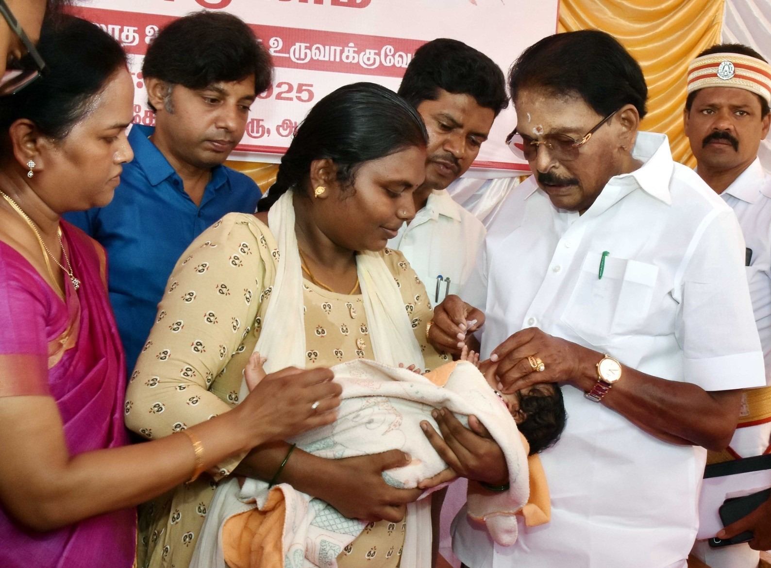 போலியோ சொட்டு மருந்து முகாமை அமைச்சர் சாத்தூர் ராமச்சந்திரன் தொடங்கிவைத்தார்