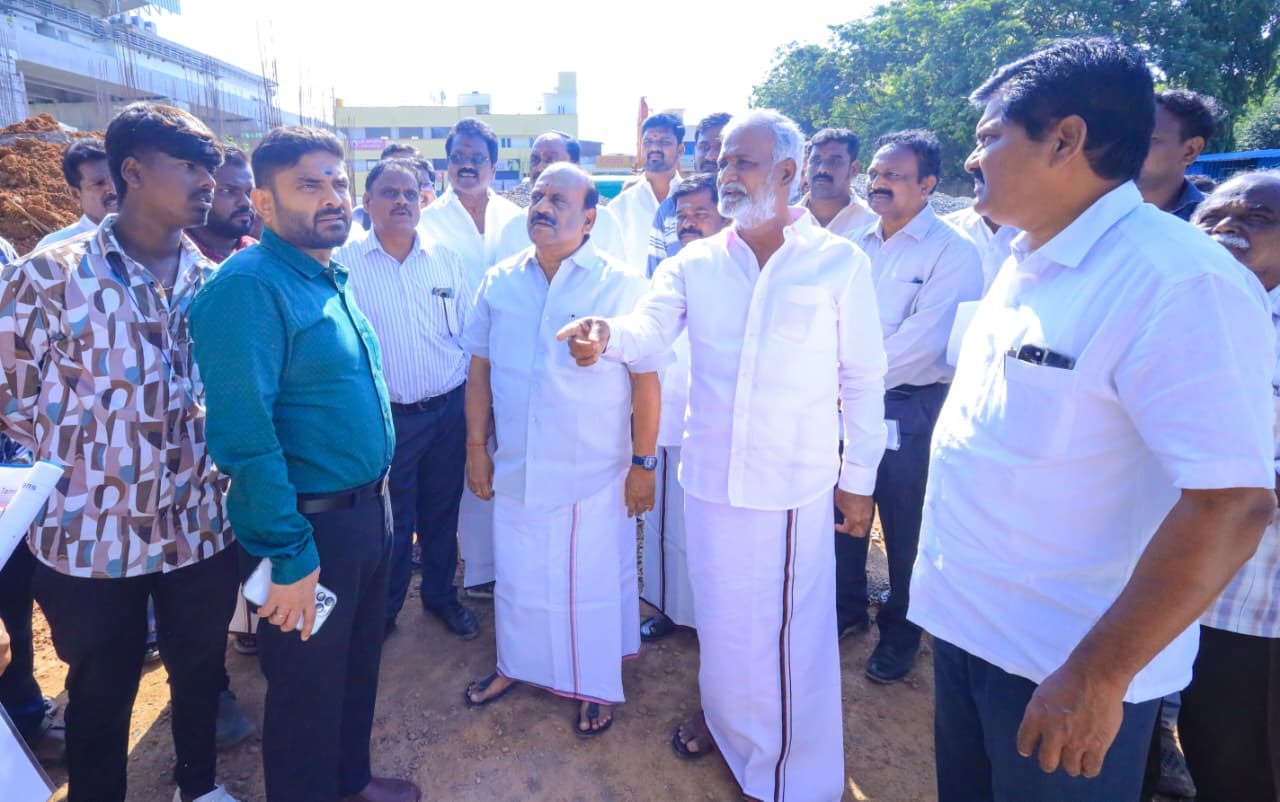 நவீன பேருந்து நிலையத்தின் முன்னேற்றப் பணிகளை அமைச்சர்கள் நேரில் ஆய்வு