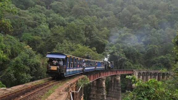 ஊட்டி மலை ரயில் குறித்த சுவாரஸ்யமான தகவல்களை இந்த செய்தியில் தொகுத்து வழங்கியுள்ளோம்.