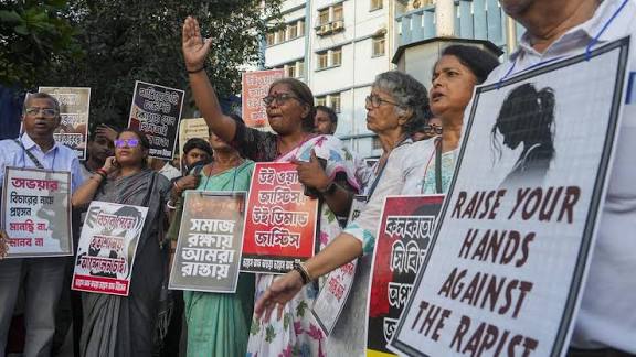 மேற்கு வங்கத்தில் கூட்டு பாலியல் வன்கொடுமைக்கு உள்ளான மருத்துவக் கல்லூரி மாணவி - மூவர் கைது