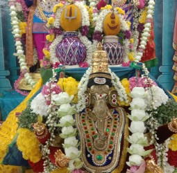 ஸ்ரீவாசவி கன்யகா பரமேஸ்வரி அம்மன் அஷ்டபந்தனம் சா ற்றுதல், ஸ்ரீ சத்திய நாராயண பூஜை.........