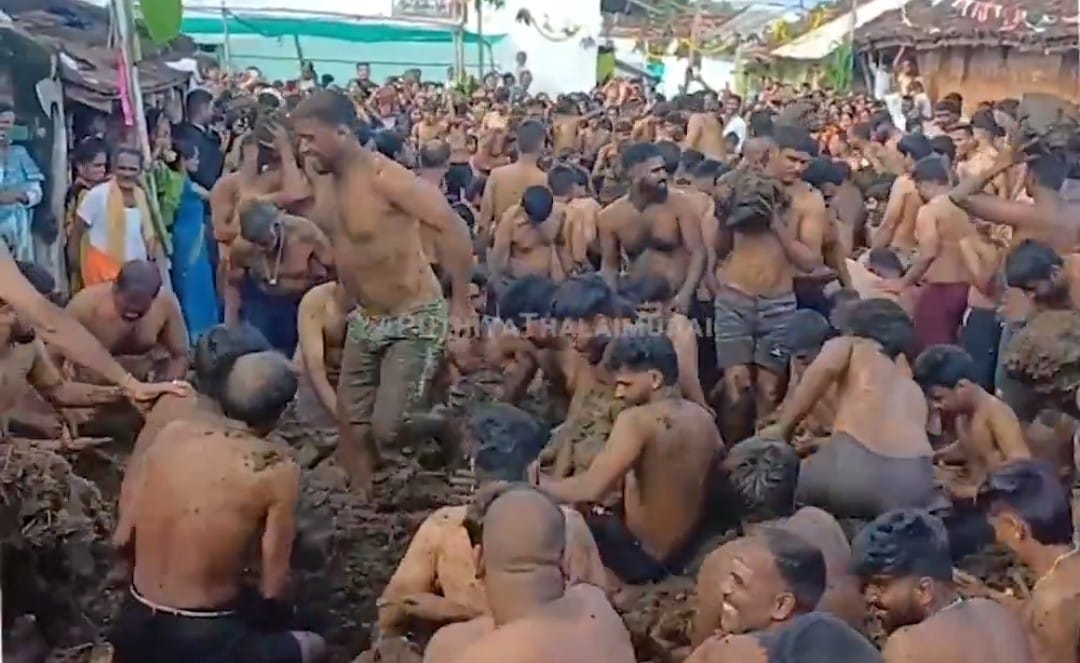 சாணத்தை வீசும் பாரம்பரிய திருவிழா