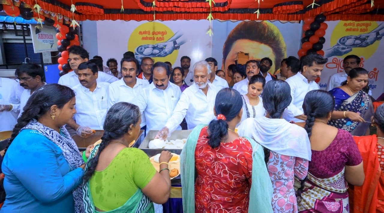 1000-க்கும் மேற்பட்ட நபர்களுக்கு காலை உணவு