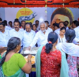 1000-க்கும் மேற்பட்ட நபர்களுக்கு காலை உணவு