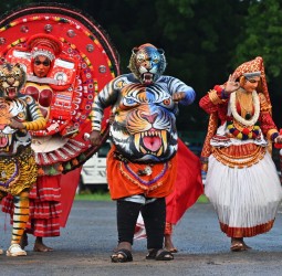 தமிழ்நாடு மலையாளி சங்க கூட்டமைப்பின் நடந்த பேரணி