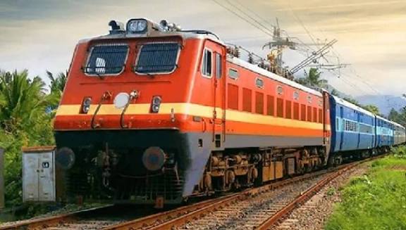 ஆயுத பூஜை: செங்கோட்டை, மதுரை, திருவனந்தபுரத்திற்கு கூடுதல் சிறப்பு ரெயில்கள் தெற்கு ரெயில்வே அறிவிப்பு