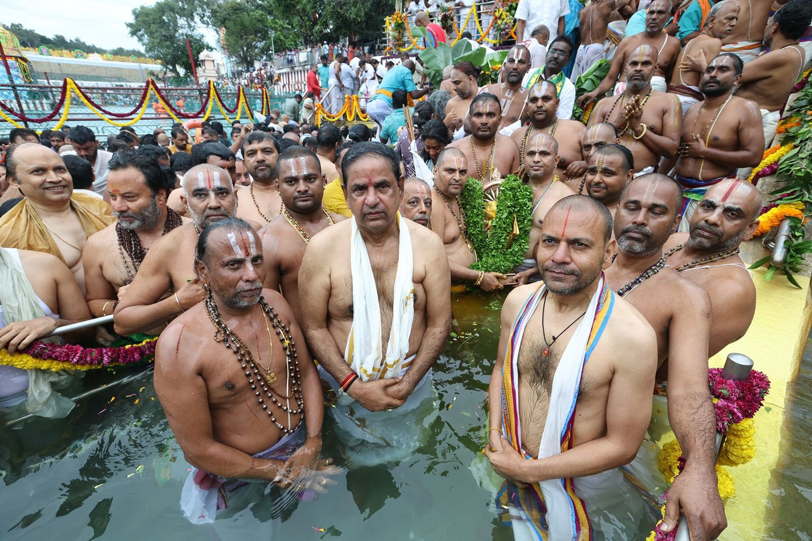 சக்கரத்தாழ்வாரின் நீராடல் விழா