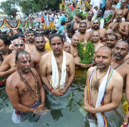 சக்கரத்தாழ்வாரின் நீராடல் விழா