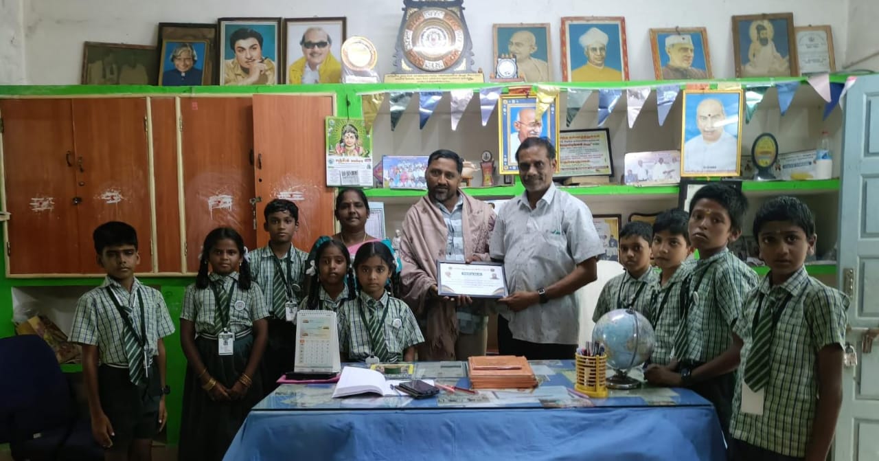 *நூலகருக்கு பாராட்டு..!*