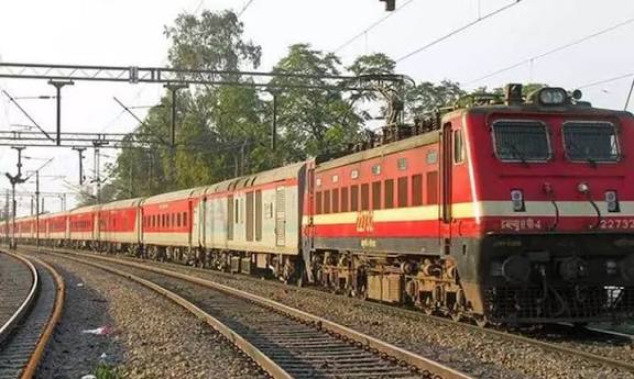 மதுரை கோட்டத்தில் பராமரிப்புப் பணி: திருச்சி வழியாக செல்லும் 5 ரெயில்கள் மாற்றுப்பாதையில் இயக்கம்