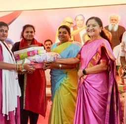 சென்னை கொரட்டூரில் கர்ப்பிணிகளுக்கு நலத்திட்ட உதவி