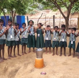 தொடக்கப் பள்ளியில் கைகழுவுதல் விழிப்புணர்வு நிகழ்ச்சி