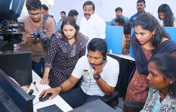 சென்னை மாநகராட்சி கட்டுப்பாடு மையத்தில் துணை முதல்-அமைச்சர் உதயநிதி ஸ்டாலின் ஆய்வு