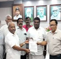 கோரிக்கைகளை நிறைவேற்றுவதாக அமைச்சர் வாக்குறுதி போக்குவரத்துத் தொழிலாளர் போராட்டம் முடிவுக்கு வந்தது