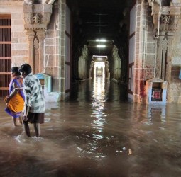 கனமழையில் சுப்பிரமணிய சுவாமி கோயிலுக்குள் மழைநீர்
