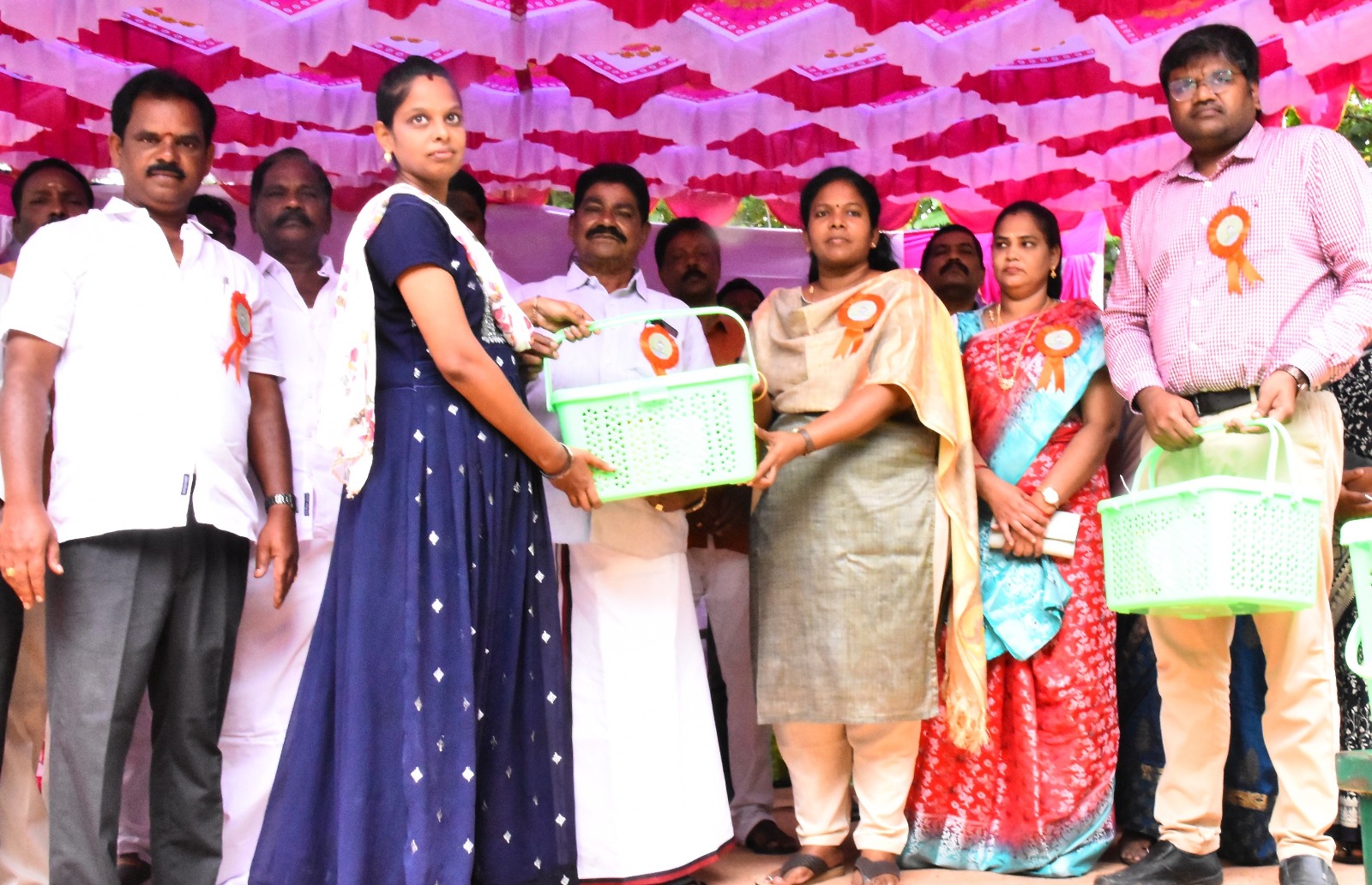 அம்பலூர் அரசுமேல்நிலை பள்ளியில் 'நலம் காக்கும் ஸ்டாலின்' திட்ட முகாம்