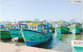 வானிலை ஆய்வு மையம் எச்சரிக்கை: 8 ஆயிரம் மீனவர்கள் கடலுக்கு செல்லவில்லை