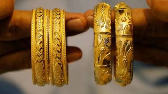 தங்க நகை சேமிப்பு திட்டம்.. 10 வருடங்களில் முதல் முறையாக பெரிய சரிவு.. தங்க பத்திரத்திற்கு கிராக்கி