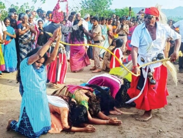 பெண்களை சாட்டையால் அடித்து பேய் விரட்டும் வினோத திருவிழா