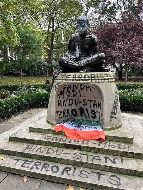 லண்டனில் காந்தி சிலை மீது பெயிண்ட் வீச்சு: இந்திய தூதரகம் கடும் கண்டனம்