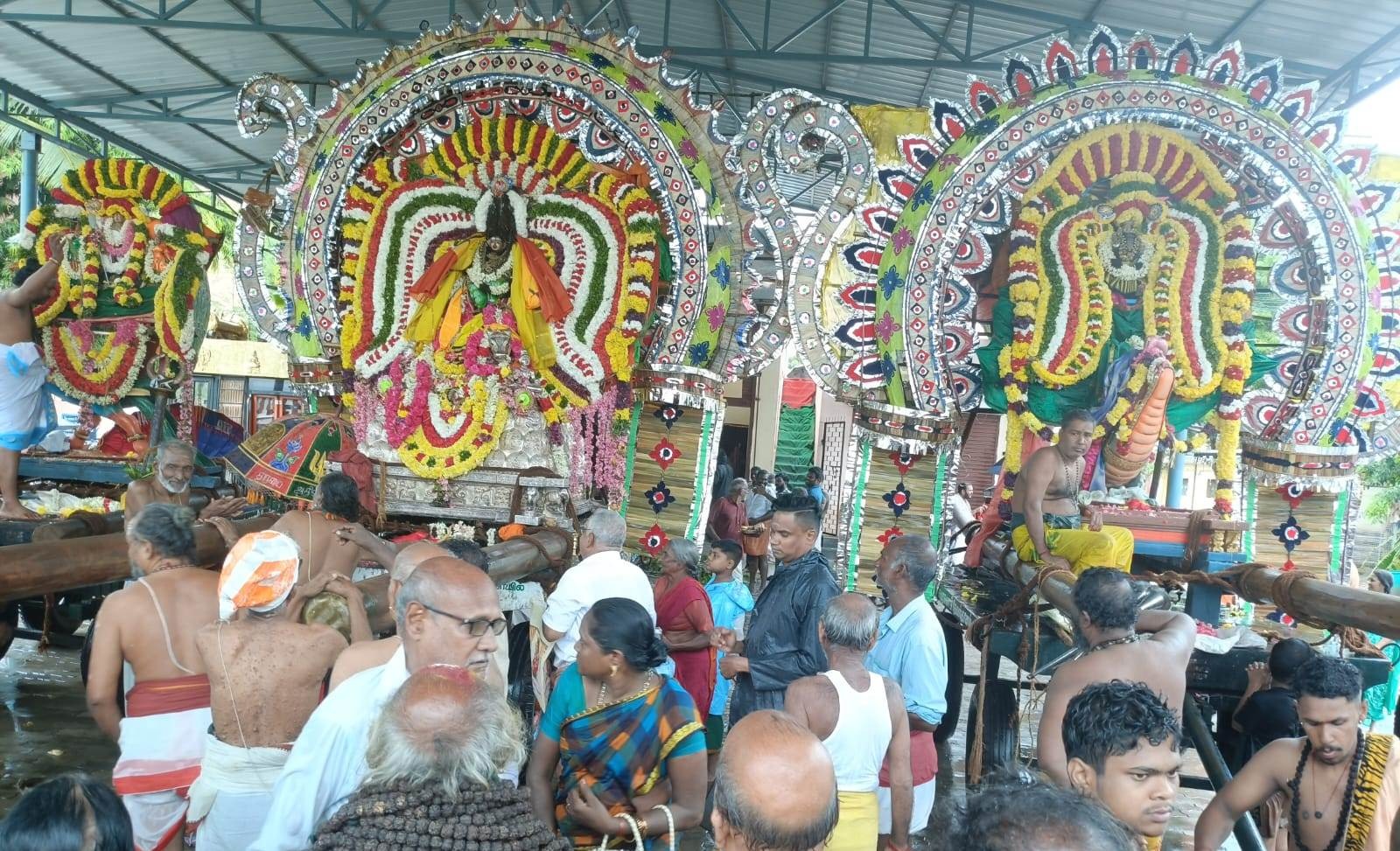 காவிரி துலாக்கட்டத்தில் நேற்று அமாவாசை தீர்த்தவாரி