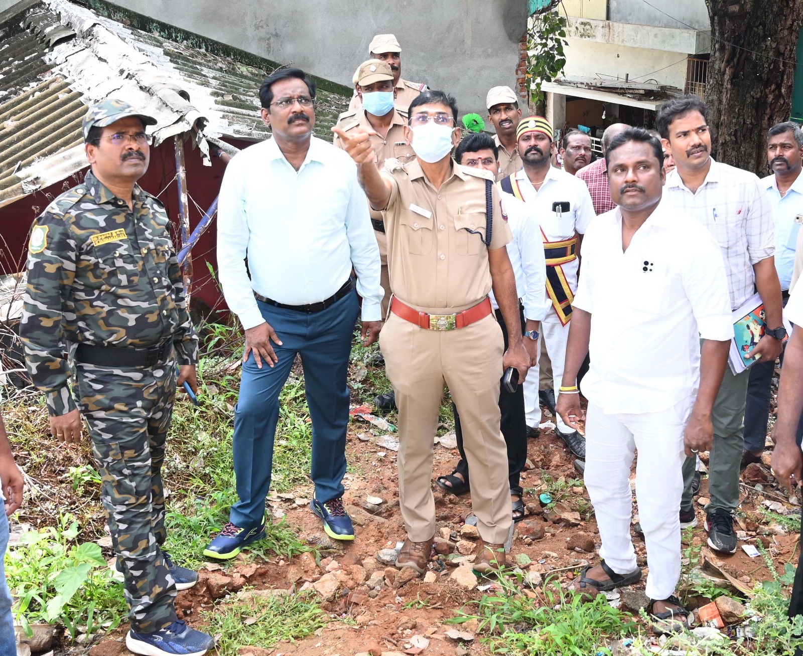 தீபமலையில் பருவமழை முன்னெச்சரிக்கை நடவடிக்கையாக ஆய்வு