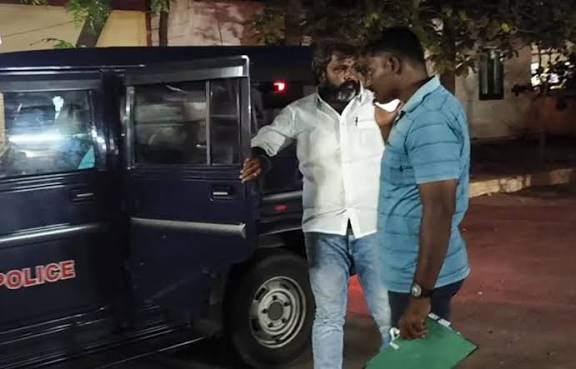 கரூர் தவெக பிரச்சார கூட்டத்தில் ஆம்புலன்ஸ் ஓட்டுநரை தாக்கியதாக சேலம் கிழக்கு மாவட்ட செயலாளர் கைது