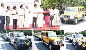 பழங்குடியின மாணவர்களுக்கு 26 வாகனங்கள்