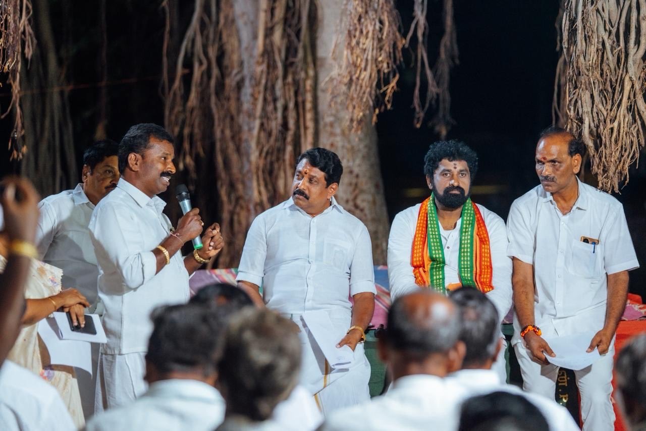 திண்டுக்கல் மாவட்டம் விராலிப்பட்டி கிராமத்தில் நடந்த கிராம சபை கூட்டம்