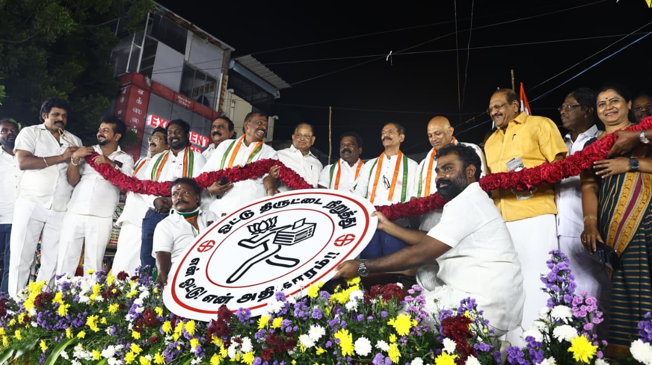 BJP-மோடி-தேர்தல் ஆணையம் இணைந்து நடத்திய வாக்கு திருட்டுக்கு எதிரான கையெழுத்து இயக்கக விளக்கப் பொதுக்கூட்டம்