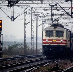 திடீரென மின்சார தொடர் வண்டியில் எலக்ட்ரிக் வயர் அறுந்து விழுந்தால் என்னவாகும்?