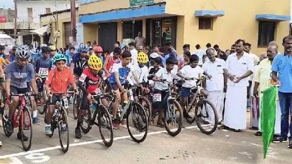 மதுரையில் கர்னல் பென்னிகுயிக் நினைவாக இளையர் சைக்கிளிங் சாம்பியன்ஷிப் 2025 போட்டி