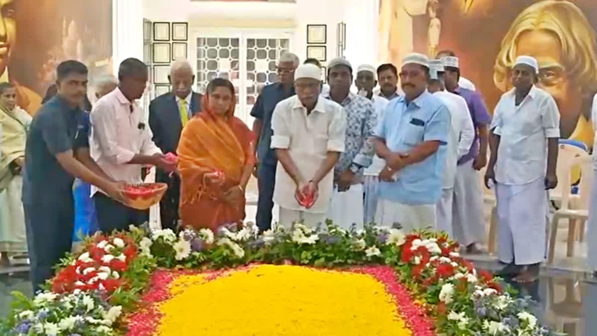 கலாம் குடும்பத்தினர் சிறப்பு பிரார்த்தனை