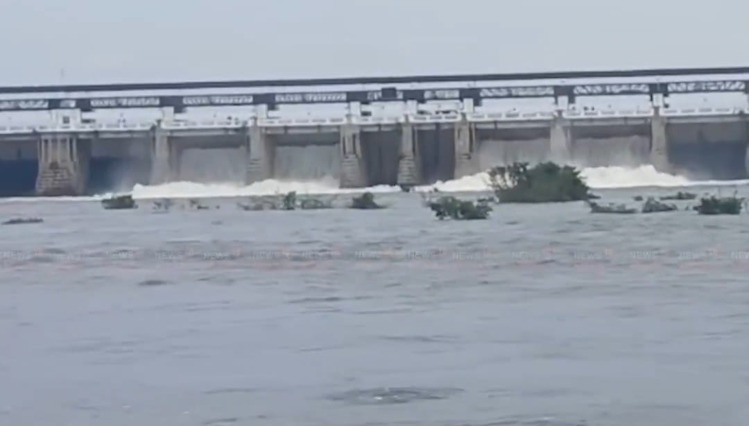 பூண்டியிலிருந்து 8,000 கன அடி நீர் திறப்பு