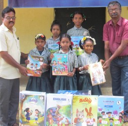 சேர்மன் மாணிக்க வாசகம் நடுநிலைப் பள்ளியில் மாணவர்களுக்கு எண்ணும் ,எழுத்தும் பயிற்சி