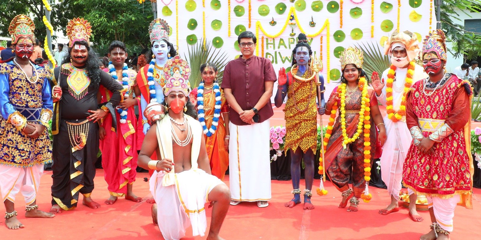 விநாயகா மிஷனின் விம்ஸ் வளாக அலைடு ஹெல்த் சயின்ஸ் கல்லூரியில் நேற்று தீபாவளி திருநாள்