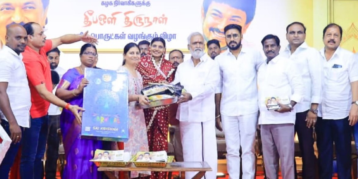 800 வட இந்திய வாழ் குடும்பங்களுக்கு தீப ஒளி திருநாளை முன்னிட்டு அரிசி, மளிகைப் பொருட்கள்