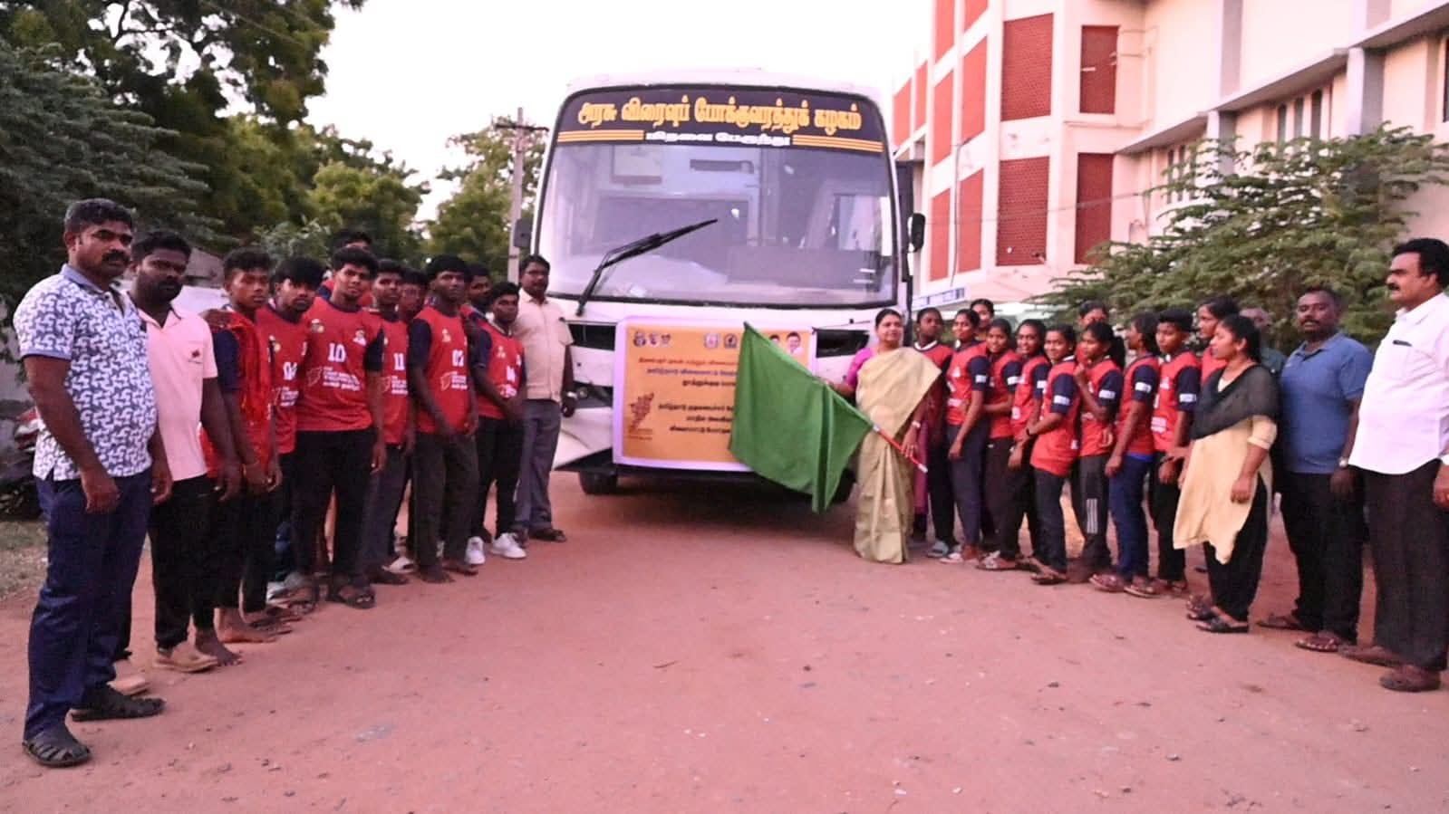 தூத்துக்குடி வீரர் - வீராங்கனைகளை அமைச்சர் கீதாஜீவன் வாழ்த்தி வழியனுப்பி வைத்தார்