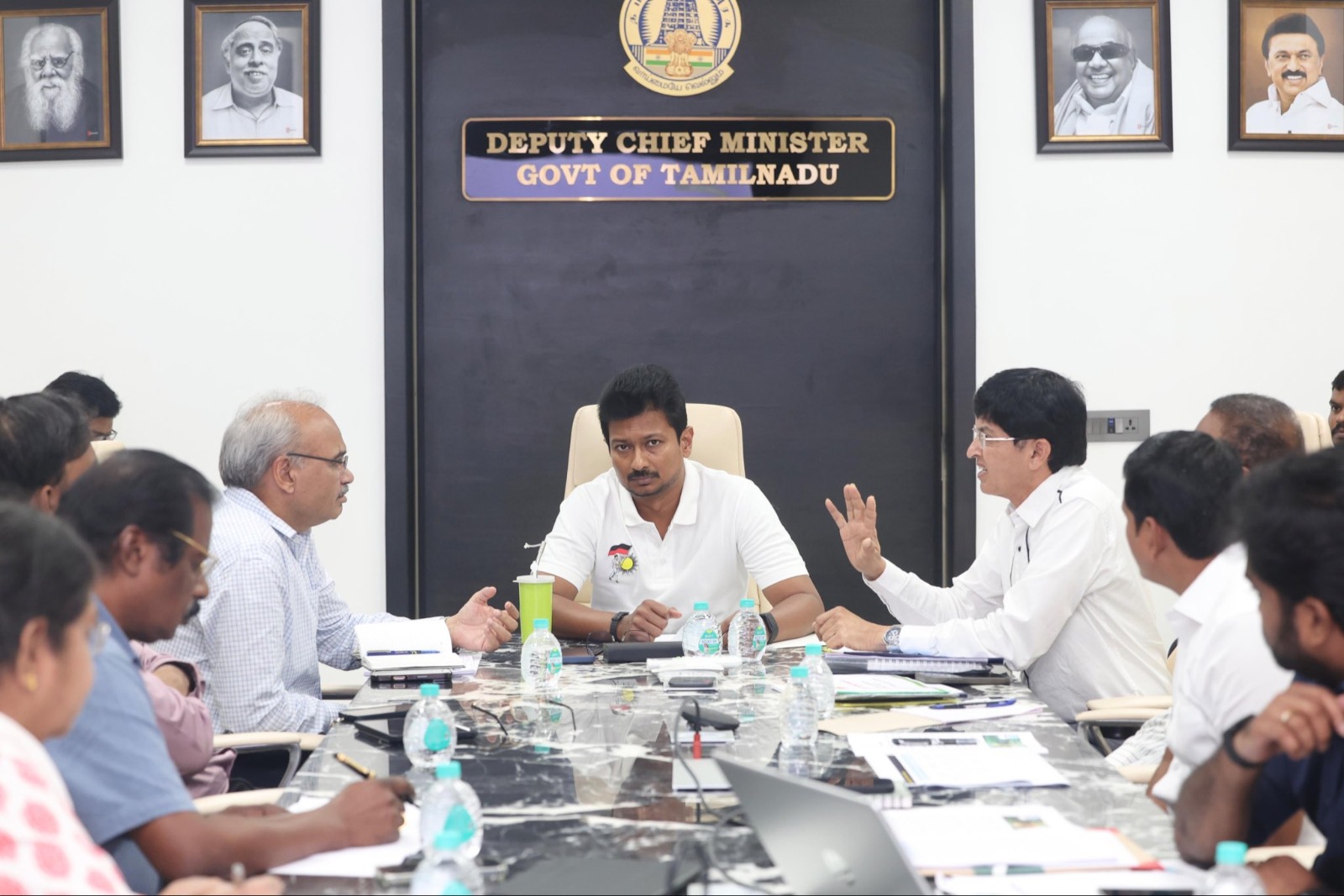 பல்வேறு துறை அதிகாரிகளுடன் துணை முதல்வர் உதயநிதி நேற்று ஆலோசனை