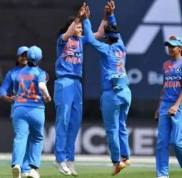 பெண்கள் உலகக் கோப்பை கிரிக்கெட்டில் ஆஸ்திரேலிய அணி 6-–வது வெற்றி: அரைஇறுதியில் இந்தியாவை சந்திக்கிறது