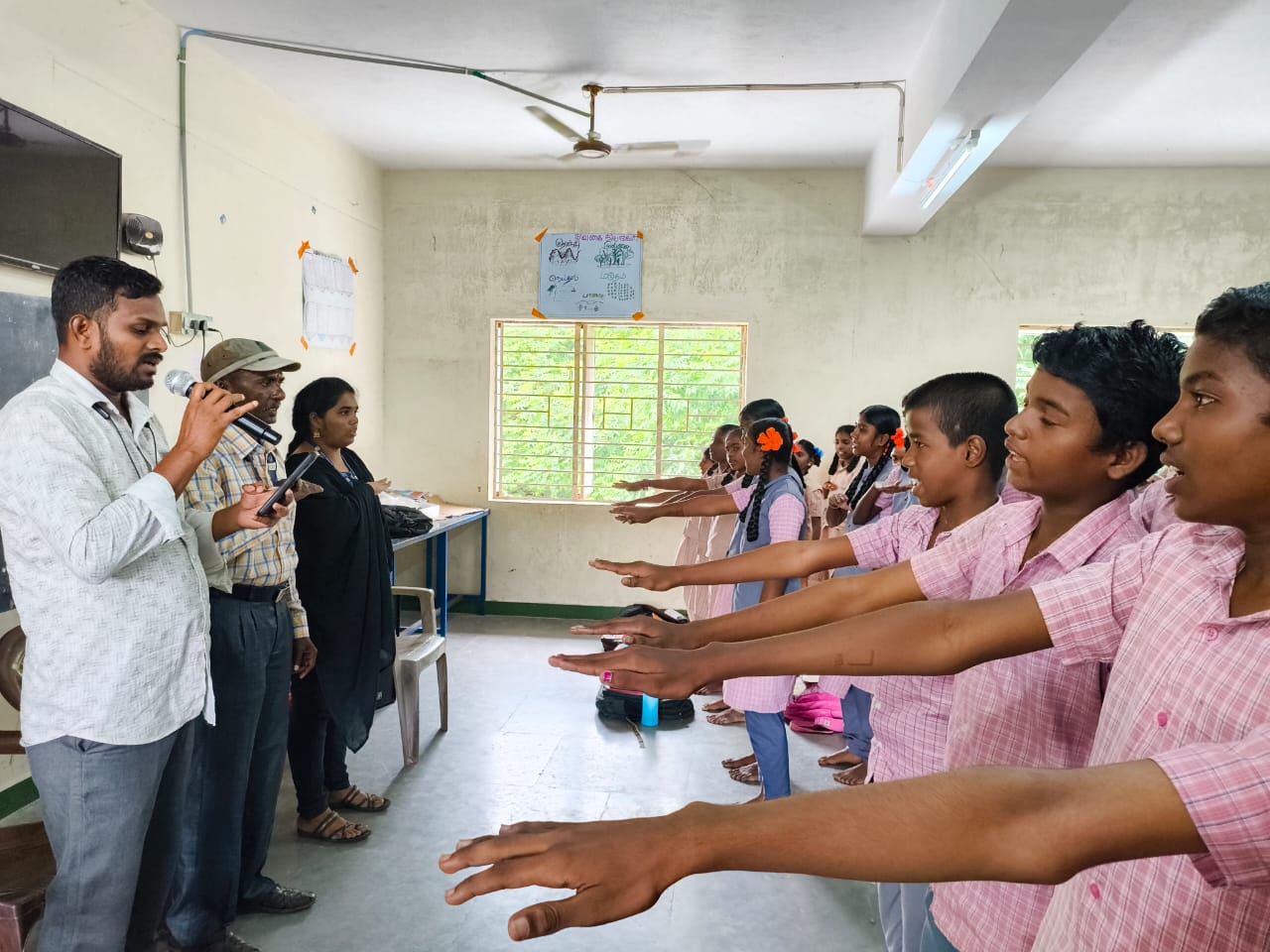 புகை பிடிப்பதனால் ஏற்படும் தீமைகள் குறித்தும் புகையிலை பயன்படுத்துவதினால் ஏற்படும் தீமைகள் குறித்த உறுதிமொழி