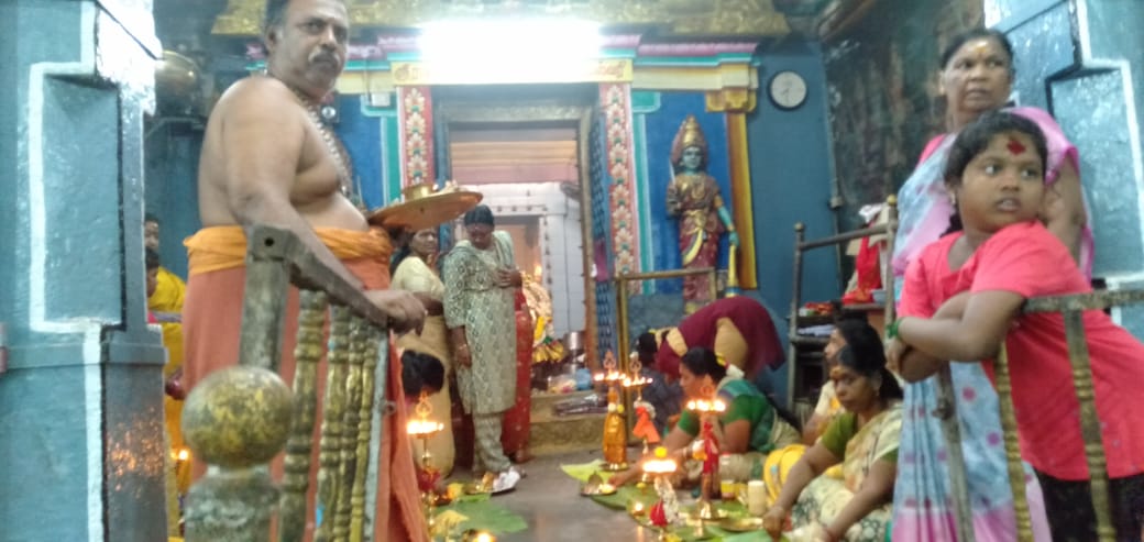 சீர்காழி தென்பாதி அங்காள பரமேஸ்வரி அம்மன் ஆலயத்தில் திருவிளக்கு பூஜை