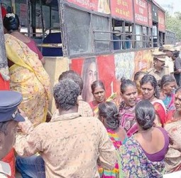 ரிப்பன் மாளிகையில் மேயர், ஆணையரிடம் மனு கொடுக்க சென்ற தூய்மைப் பணியாளர்கள் கைது