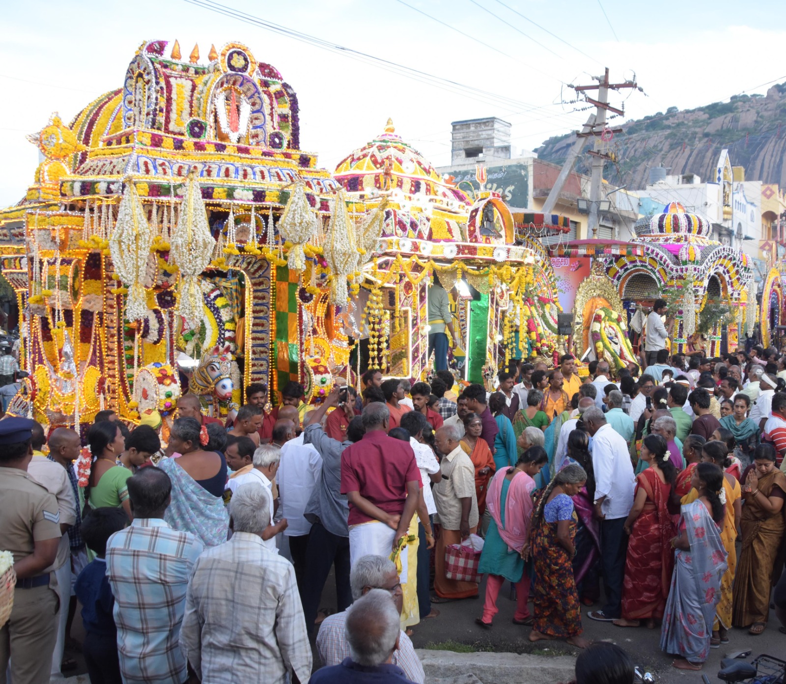 கிருஷ்ணகிரியில் வன்னிமரம் வெட்டும் நிகழ்ச்சி