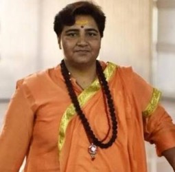 கோயில்முன் இந்து அல்லாதோர் பிரசாதம் விற்றால் தாக்கலாம்’ - பிரக்யா தாக்கூர் பேச்சால் சர்ச்சை!